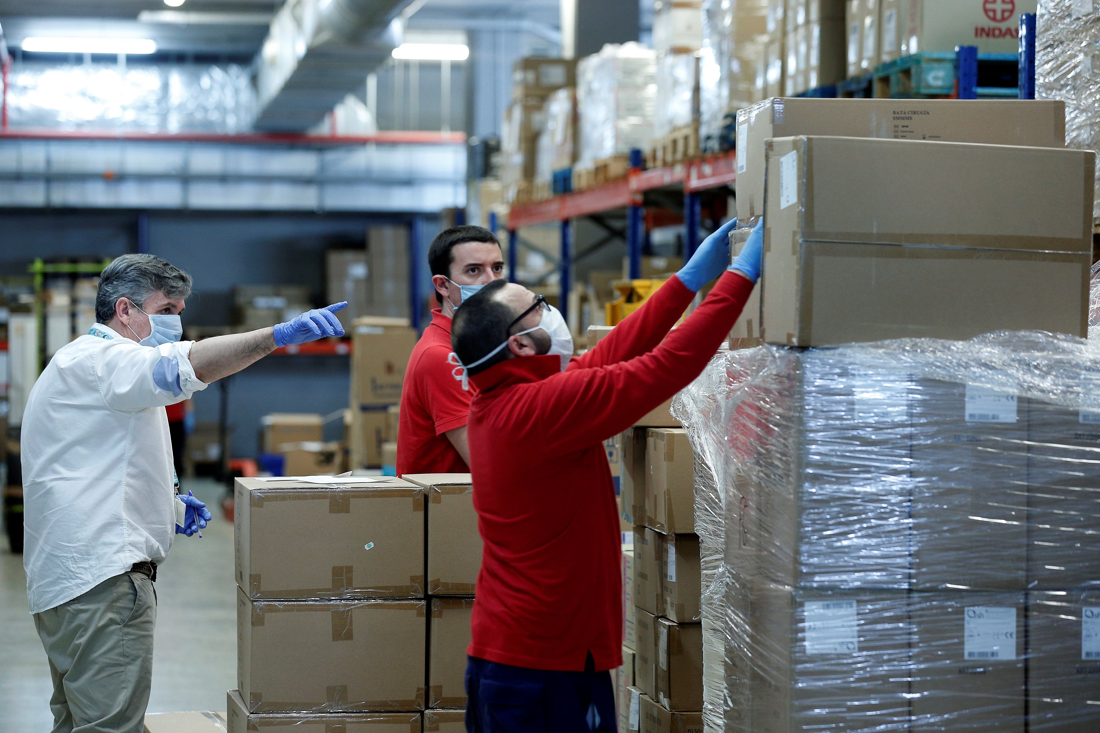 Crear un comité de emergencia y brindar condiciones a los colaboradores es parte de la responsabilidad de una empresa en la crisis del covid-19. (Foto Prensa Libre: EFE)