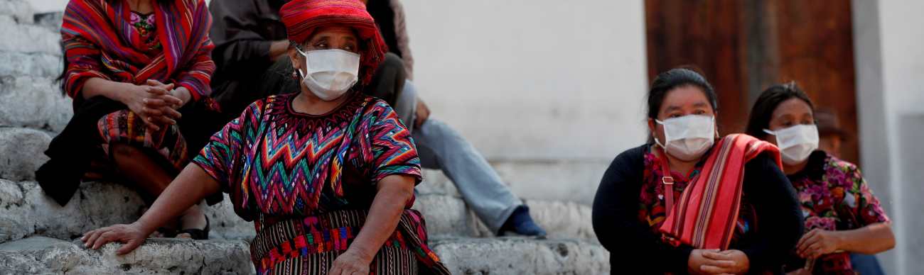 En Guatemala, la pandemia ha dejado menos  acceso a planificación familiar. En la imagen mujeres indígenas de Chichicasteango, Quiché. (Foto Prensa Libre: EFE)