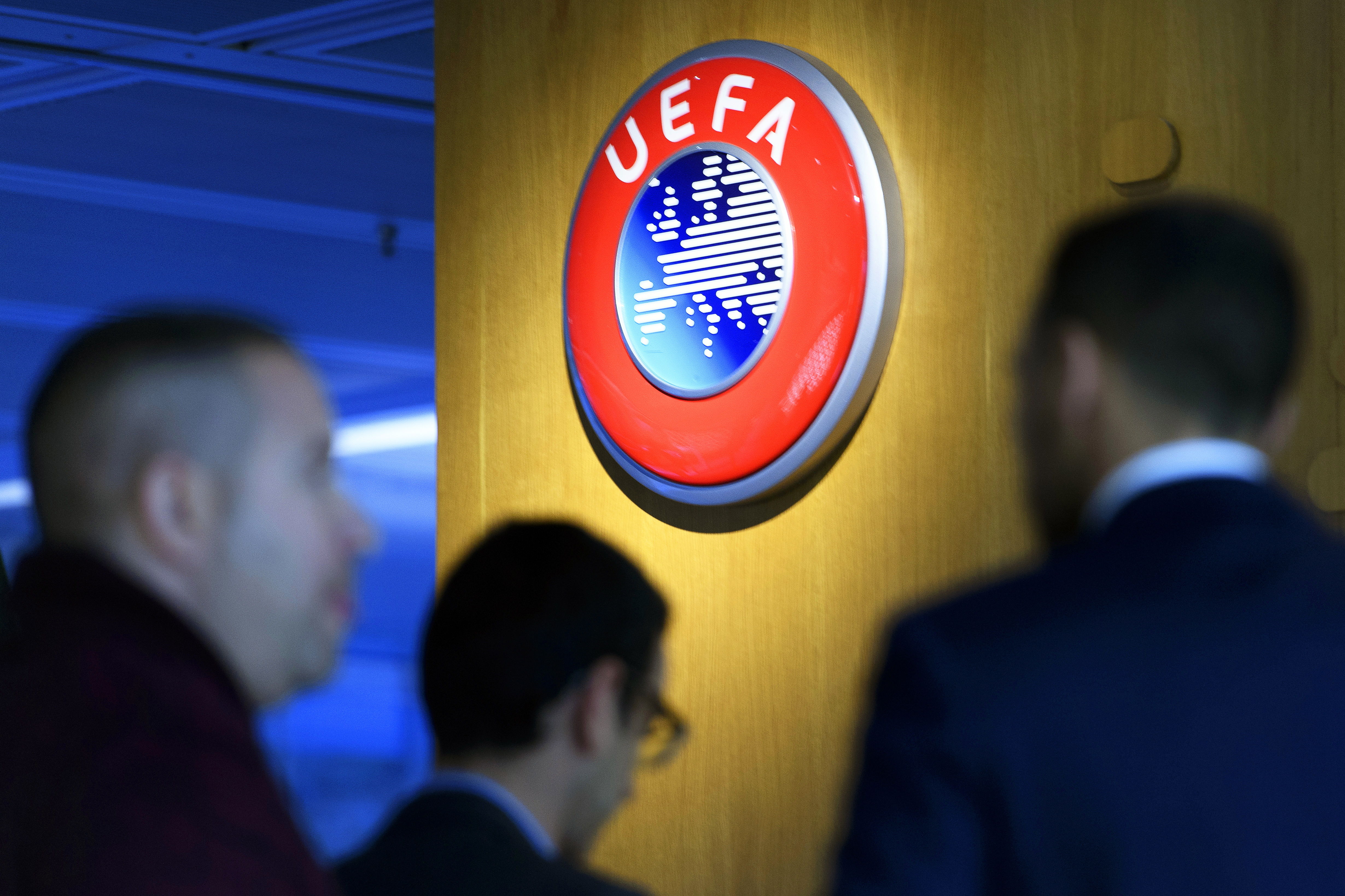 La UEFA trabaja en una serie de escenarios posibles. (Foto Prensa Libre: EFE)