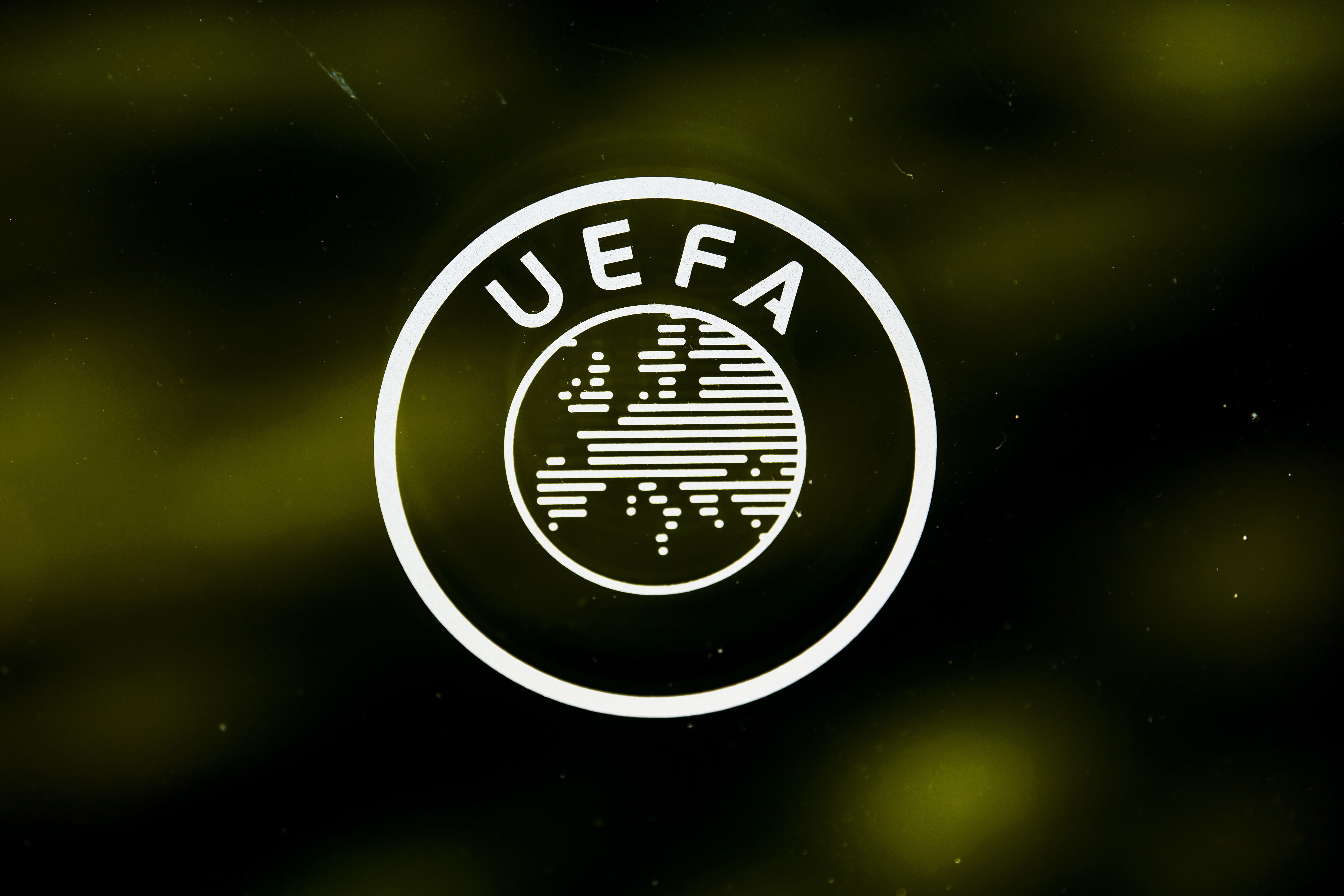 La Uefa amenaza a las ligas de Bélgica y Escocia. (Foto Prensa Libre: EFE )