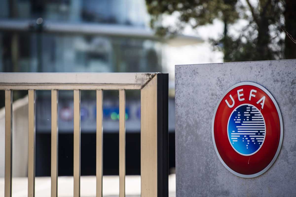 La UEFA informó que decidió adelantar los pagos porque algunos clubes enfrentan problemas económicos por la crisis. (Foto Prensa Libre: EFE)