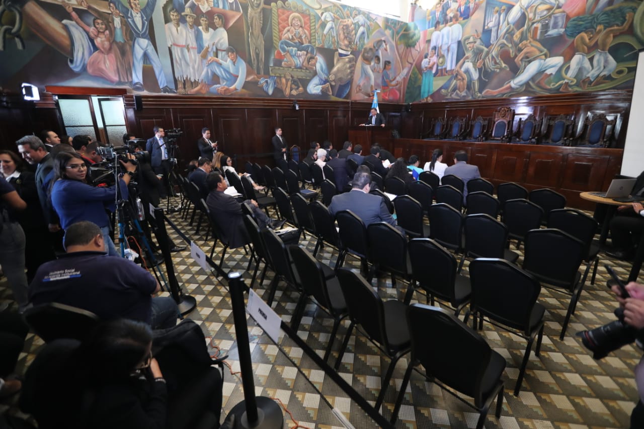Los diputados no asisten a escuchar los planes de de los candidatos a magistrados al TSE. (Foto Prensa Libre: Érick Ávila)