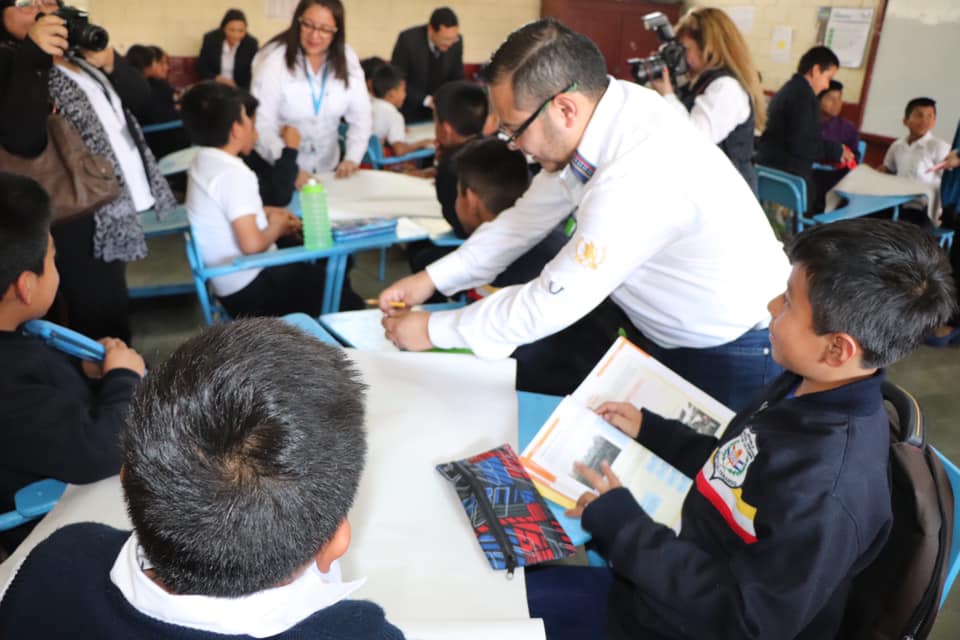 La campaña busca informar a los estudiantes y padres de familia sobre el riesgo del coronavirus. (Foto Prensa Libre: Ministerio de Educación).