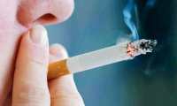 El cigarrillo debilita al fumador ante el covid-19, pero también a los demás que inhalan el humo. (Foto Prensa Libre: Hemeroteca PL)