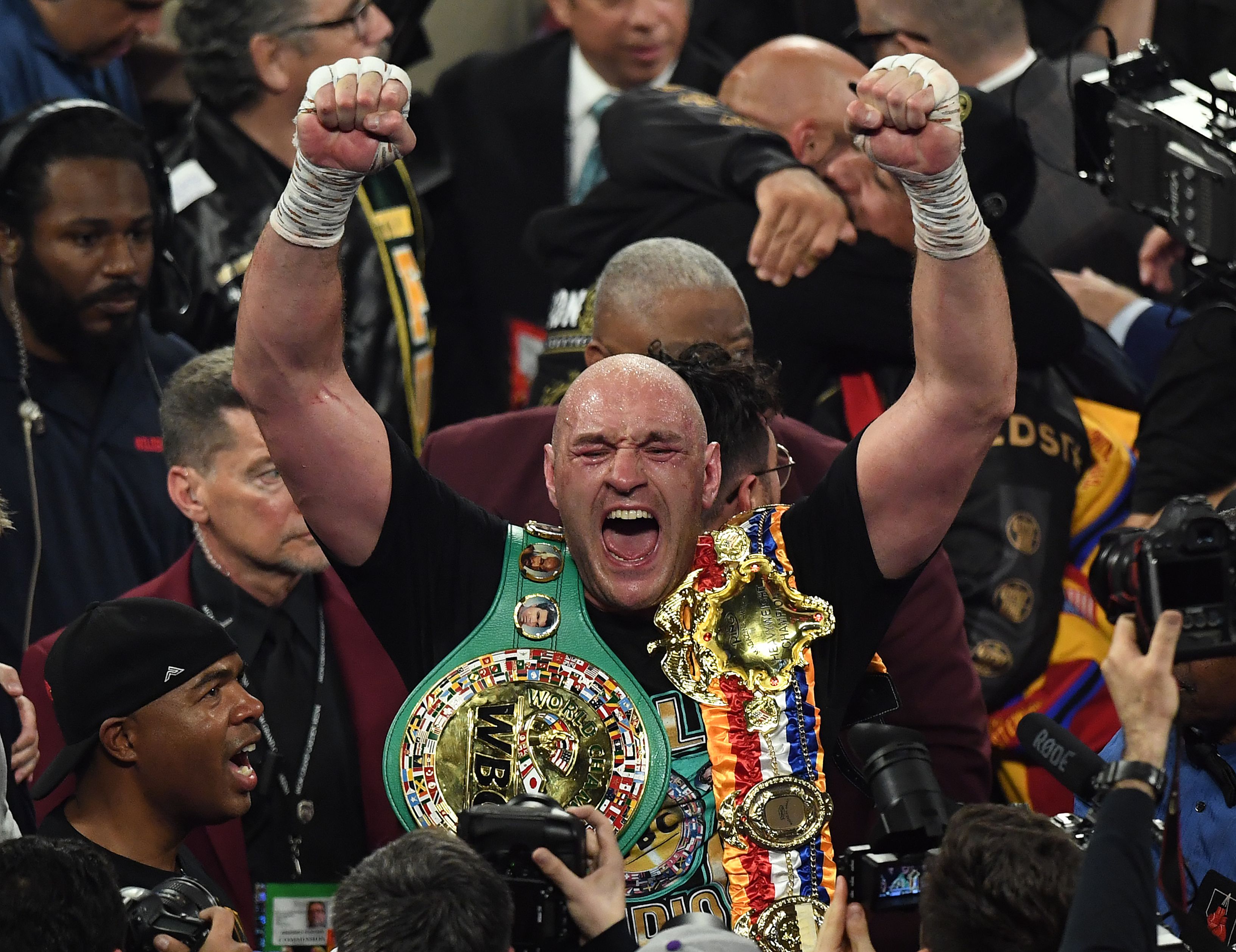 Tyson Fury celebra después de derrotar a Deontay Wilder, en febrero. (Foto Prensa Libre: Hemeroteca PL AFP)