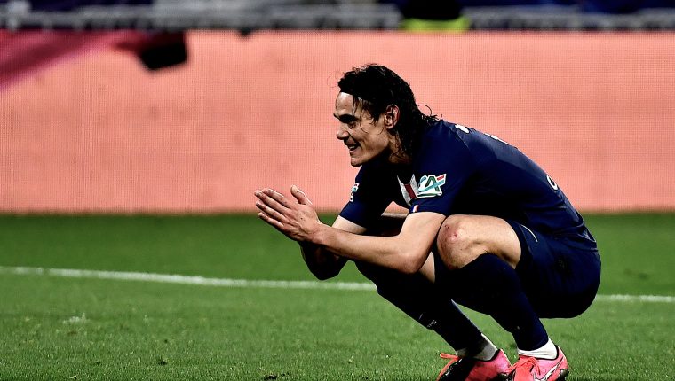 El uruguayo Edinson Cavani llamó a la reflexión a sus compatriotas por el coronavirus. (Foto Prensa Libre: AFP )