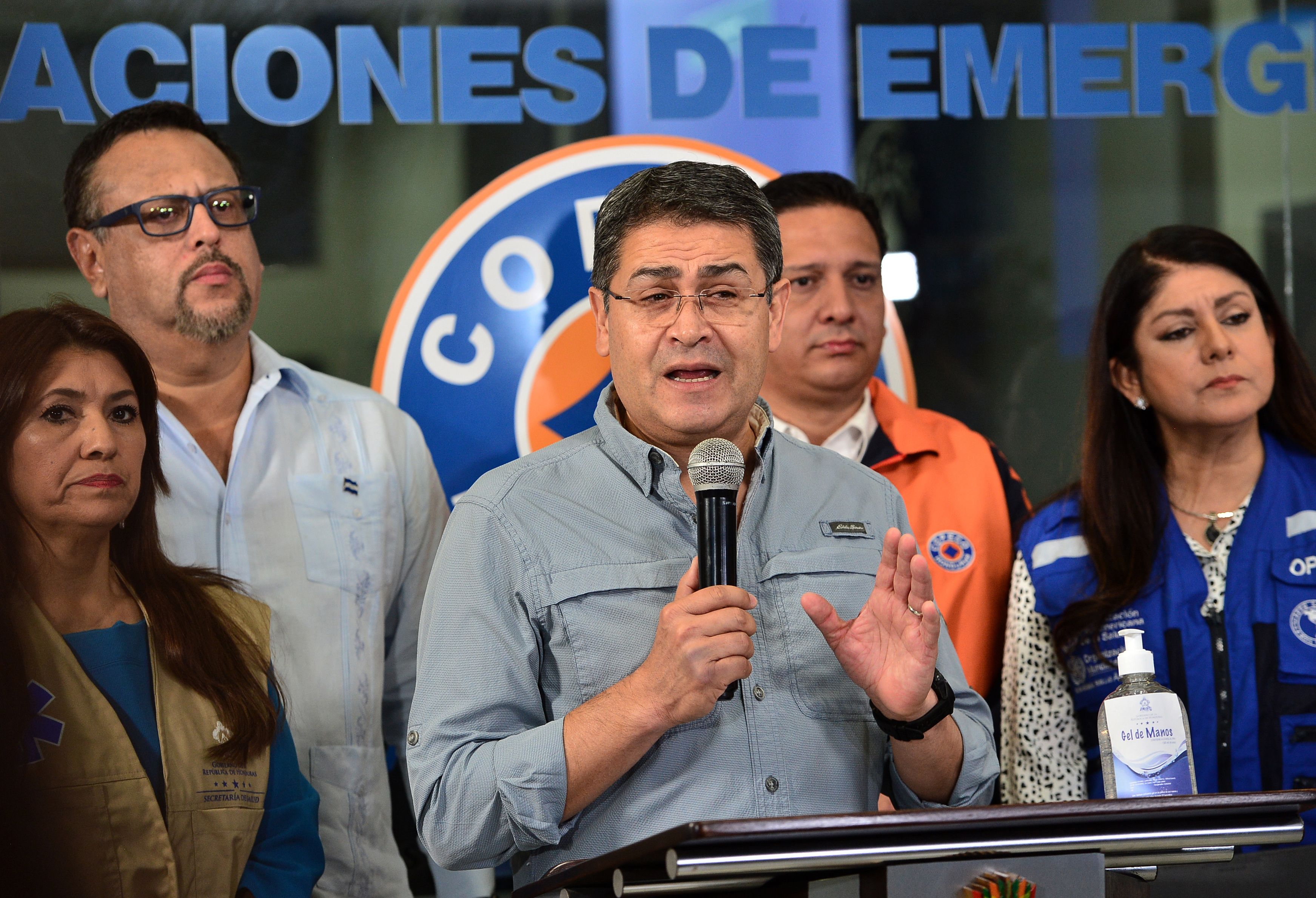 El presidente Juan Orlando Hernández confirmó los primeros casos y anunció las medidas de prevención. (Foto Prensa Libre: AFP)