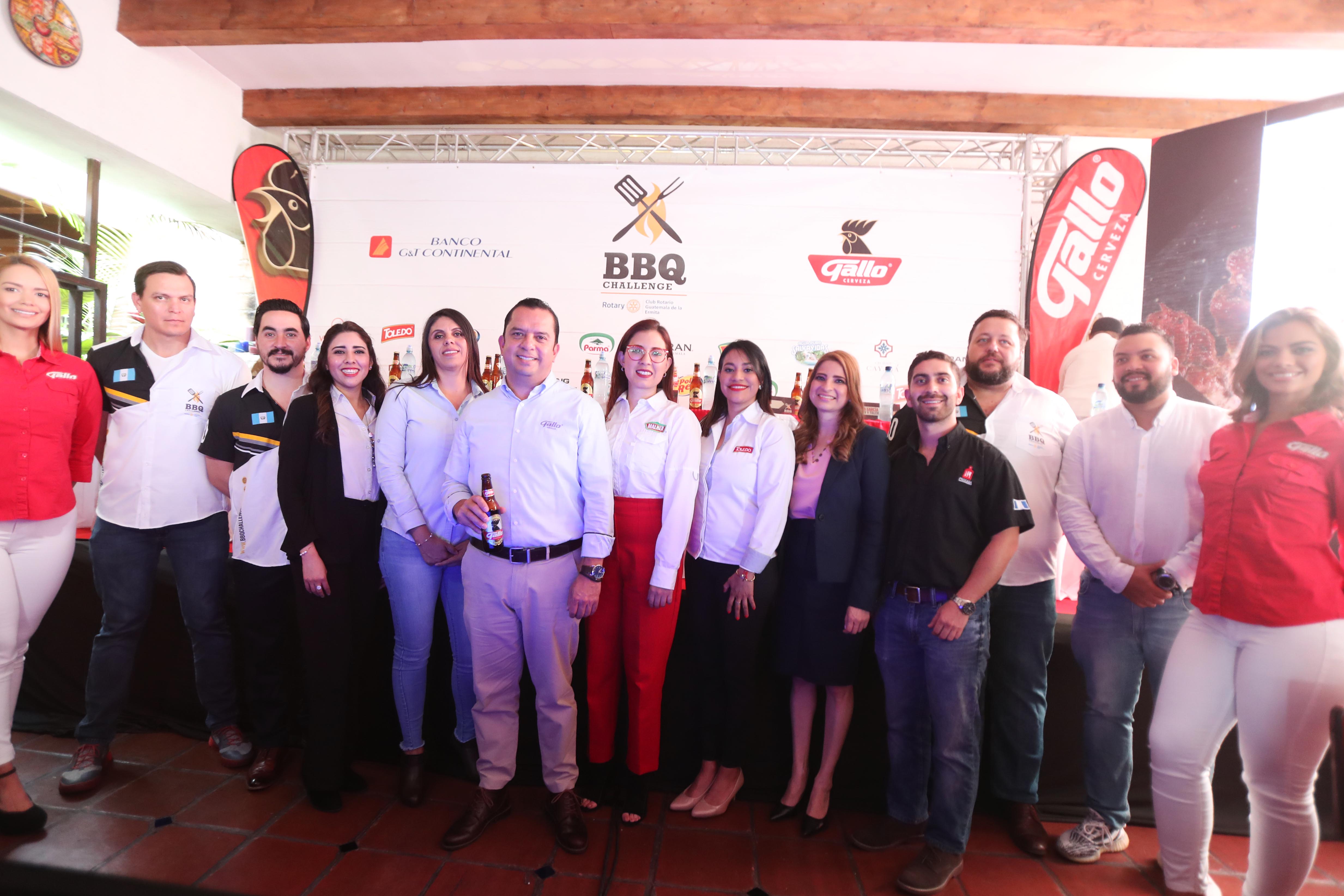 Representantes de las empresas que patrocinan el BBQ Challenge y representantes del Club Rotario. Foto Prensa Libre: Norvin Mendoza