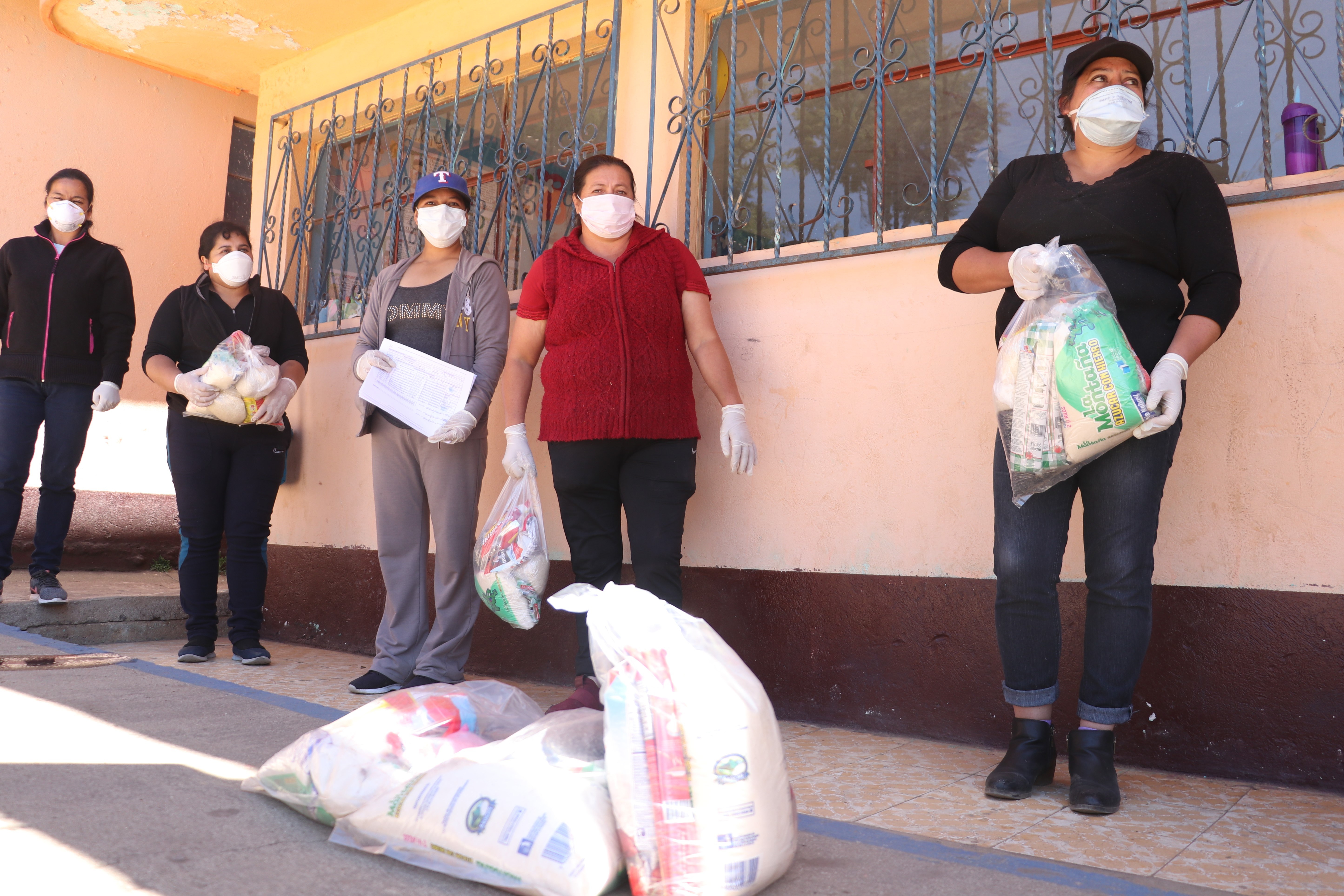 Coronavirus: comienza entrega de bolsas con alimentos a cambio de la ...