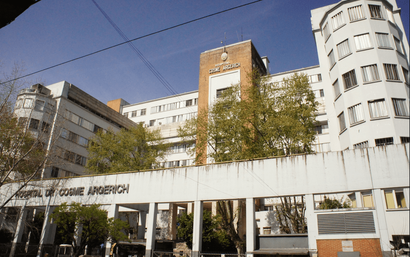 La primera víctima mortal por Coronavirus en Latinoamérica estuvo internada en el Hospital Argerich en la ciudad de Buenos Aires. (Foto Prensa Libre: Wikimedia Commons)