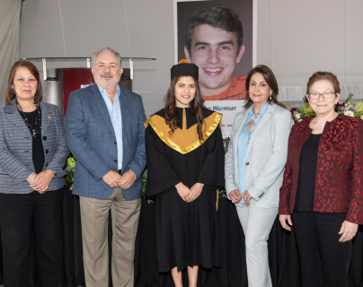 La beca Rodrigo Wurmser gradúa con honores  a su primera beneficiaria en la Universidad del Istmo