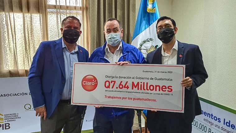 Claro hizo un donativo económico para el combate del coronavirus en el país. Foto Prensa Libre: Cortesía