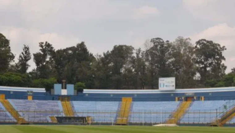 El engramillado del Estadio Nacional Doroteo Guamuch Flores, listo para el regreso a la actividad. (Foto Prensa Libre: Hemeroteca)