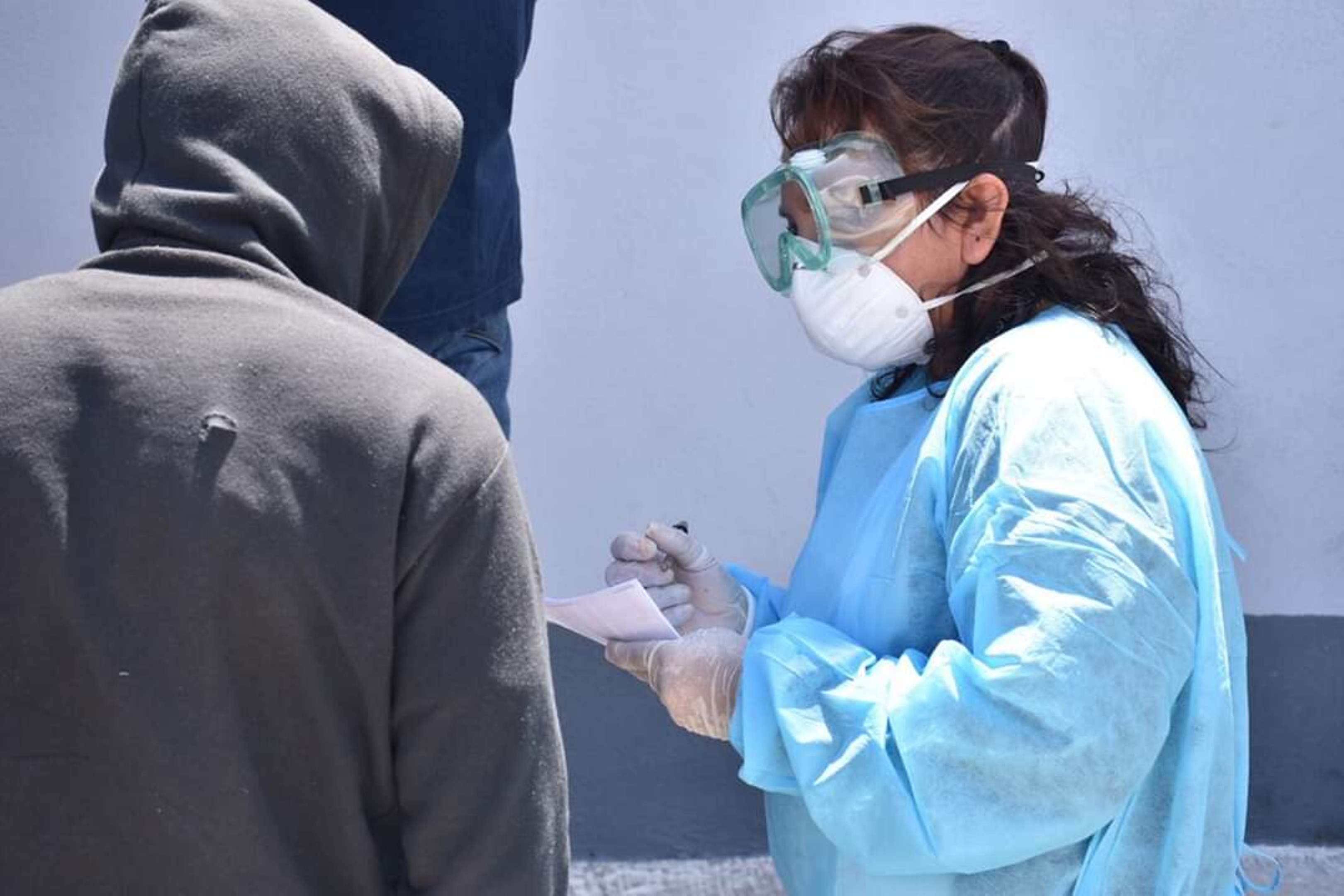 Los médicos son el grupo que están en contacto con la mayoría de población que podría estar contagiada del Covid-19. (Foto Prensa Libre: cortesía) 