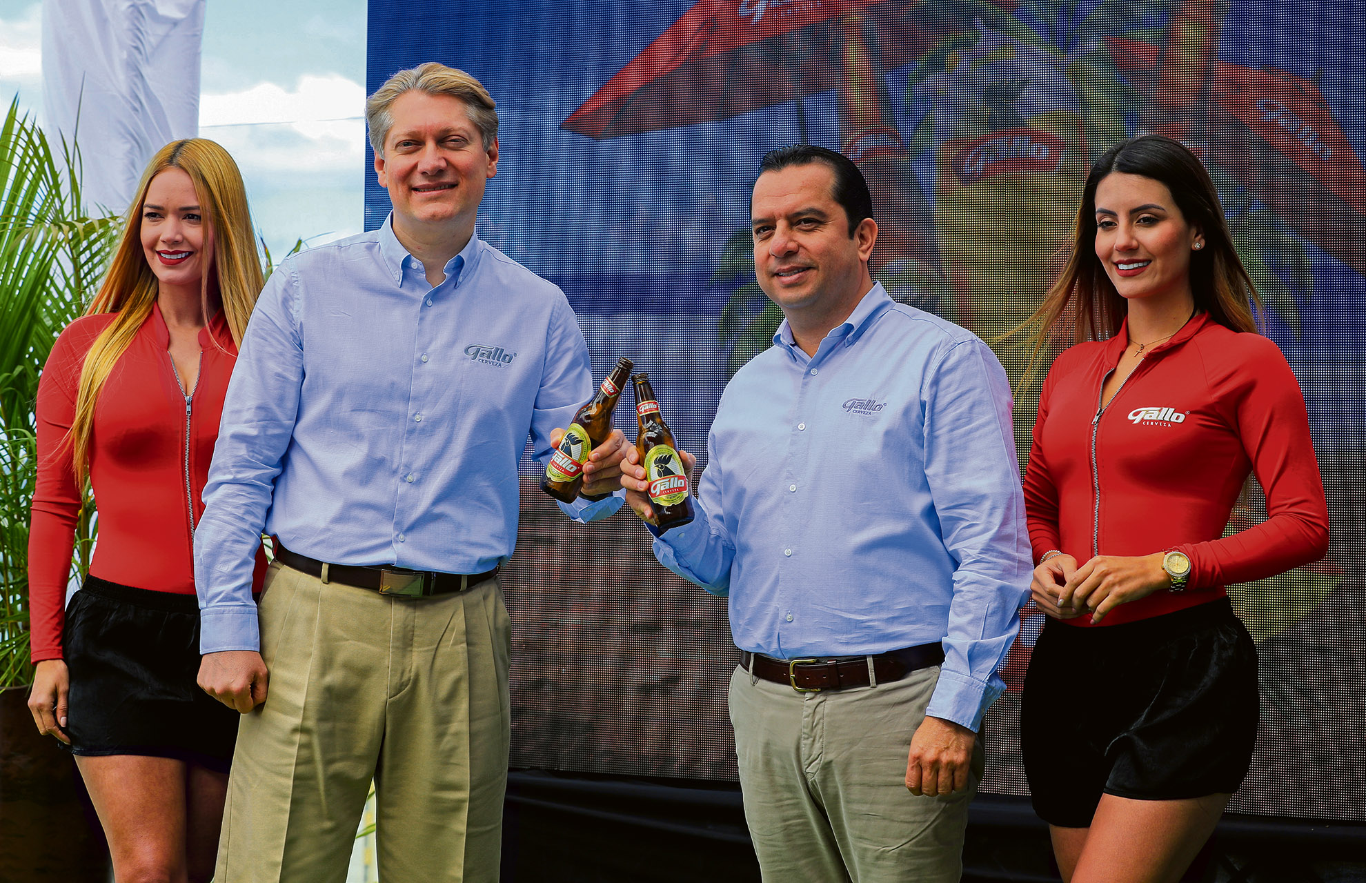 Rodrigo Gavarrete, vocero institucional de Cervecería Centro Americana, S.A. junto a Ricardo Pontaza, gerente de marca, presentaron las actividades que se llevarán a cabo en el verano.