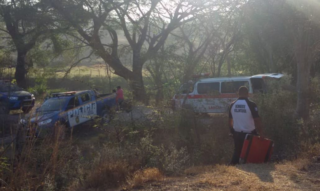 Lugar donde fue localizado el cadáver de un hombre en la cabecera de Jutiapa. (Foto Prensa Libre: Bomberos Voluntarios). 