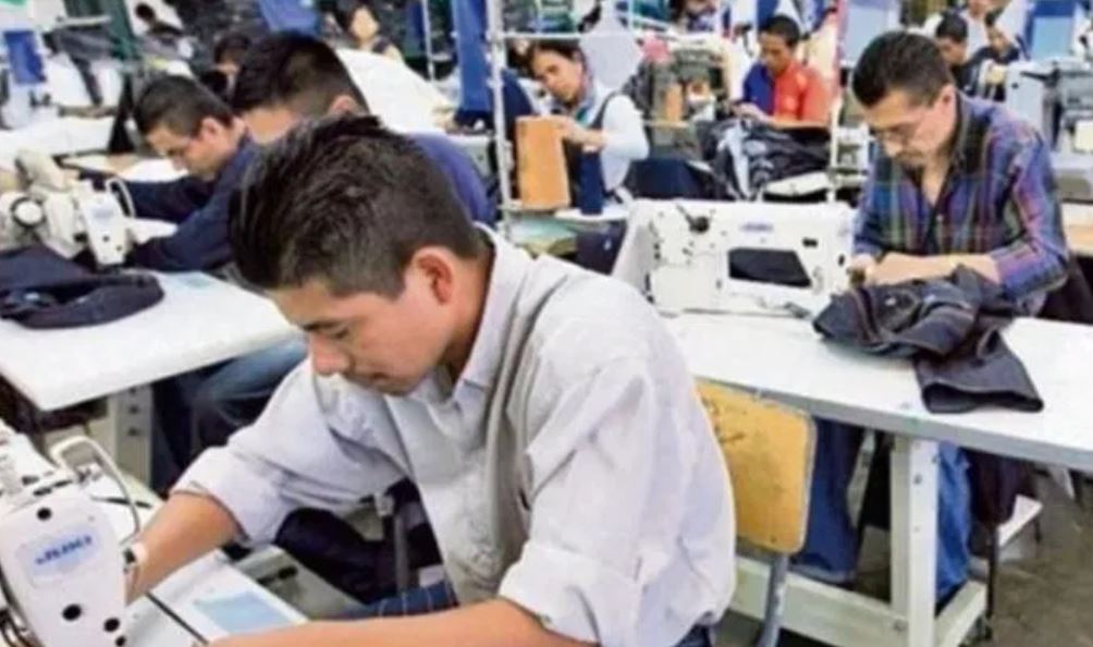 Ante la emergencia por el coronavirus, las empresas deben cumplir requisitos para seguir operando. (Foto Prensa Libre: Hemeroteca PL)