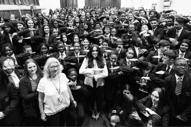 La Duquesa de Sussex participó con 700 estudiantes en charla acerca de la igualdad de género. (Foto Prensa Libre: Instagram Sussexroyal).