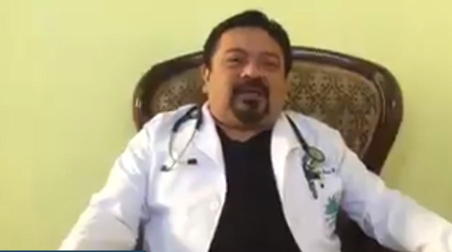 El médico Rodolfo García Escobar quedó ligado a proceso por ofrecer supuestas vacunas contra el coronavirus. (Foto: Captura de pantalla de video). 