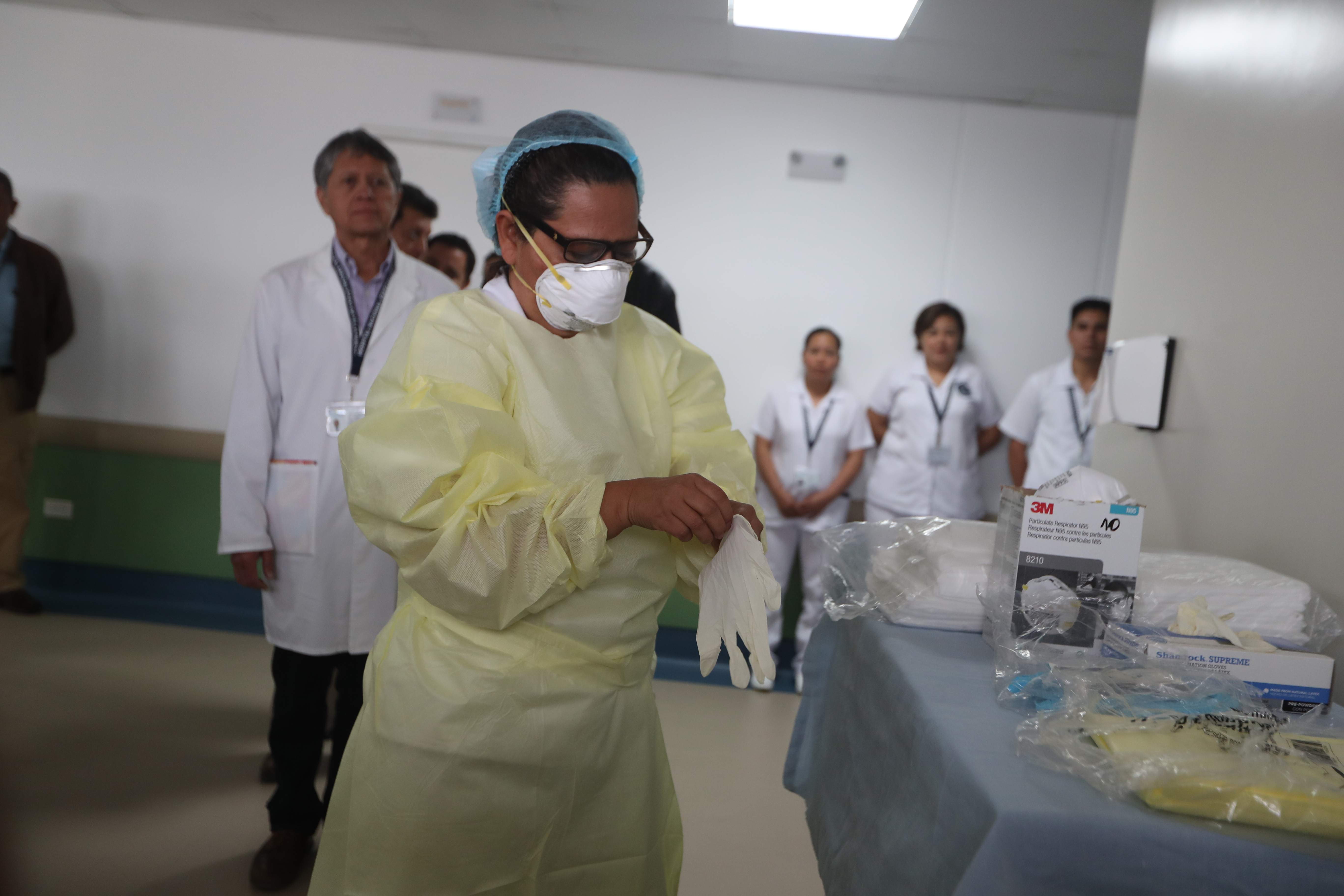 Demostración de la atención a pacientes contagiados de covid-19 en el hospital de Villa Nueva, previo a la llegada del nuevo coronavirus en Guatemala. (Foto Prensa Libre: Hemeroteca PL)