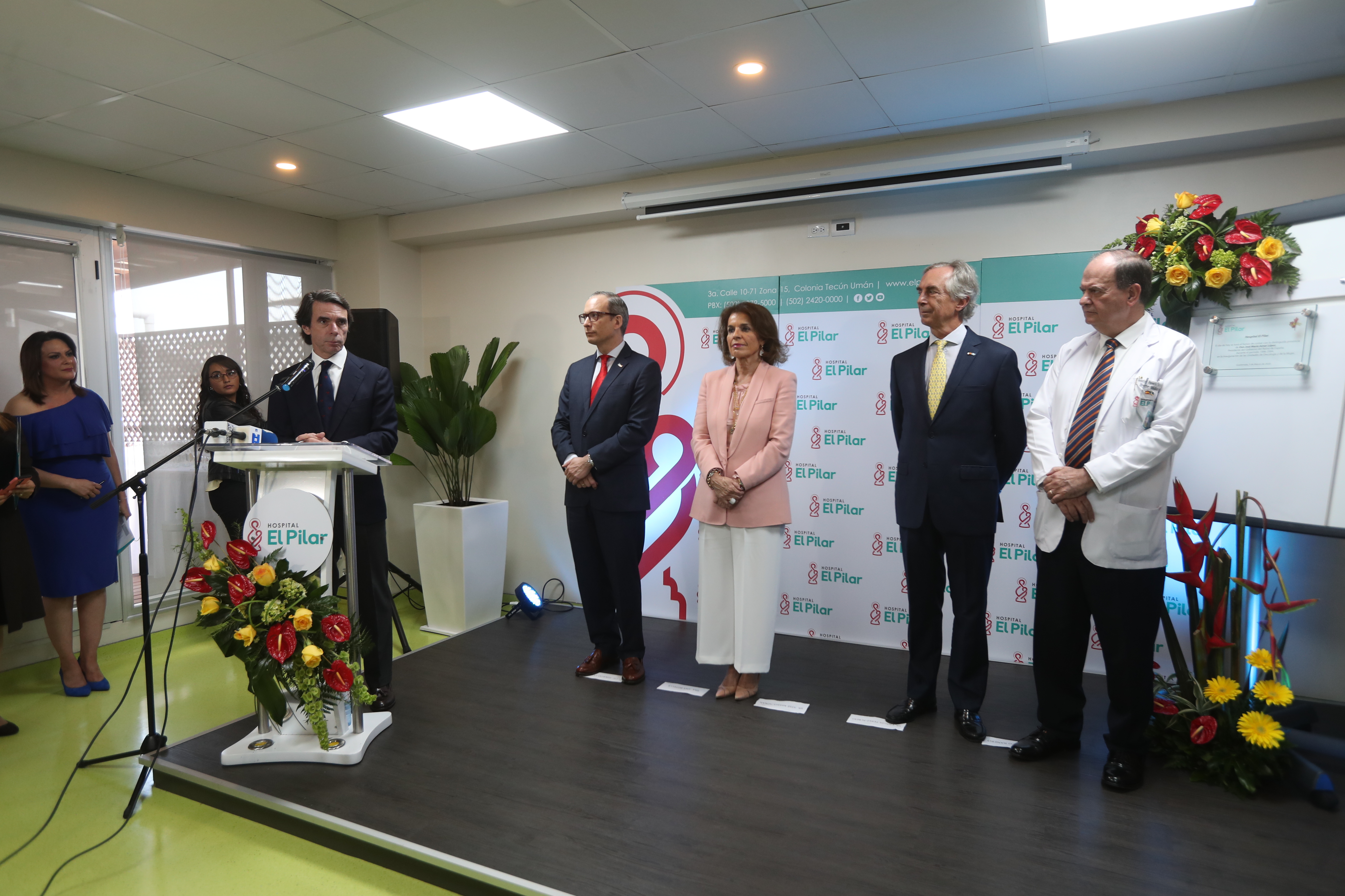 El expresidente de España, José María Aznar y su esposa  estuvieron presentes en la inauguración de las nuevas áreas de atención del Hospital El Pilar. Foto Prensa Libre: Norvin Mendoza
