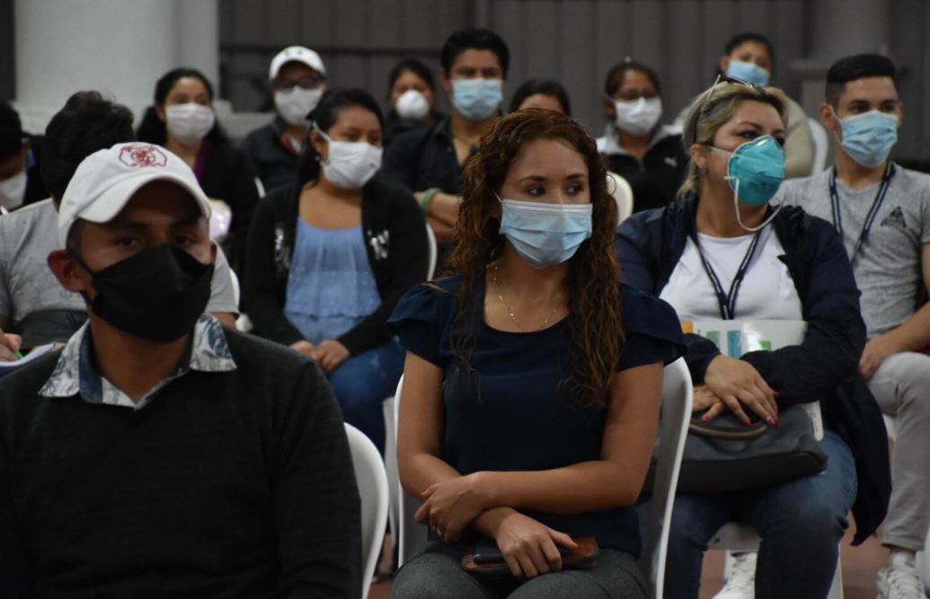 Guatemaltecos se protegen con mascarillas para prevenir contagios de coronavirus. (Foto Prensa Libre: Ministerio de Salud). 