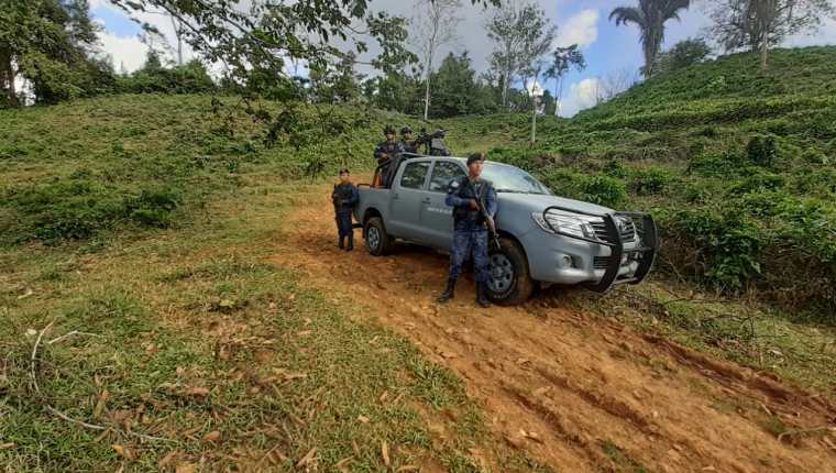 Autoridades han reforzado la seguridad en pasos ciegos detectados en el limite entre Guatemala y Honduras, para evitar el cruce de personas por estos lugares. (Foto Prensa Libre: Dony Stewart)
