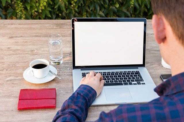 Si en estos días está trabajando en casa, busque herramientas digitales que le faciliten la labor.  Foto TeeFarm Pixabay