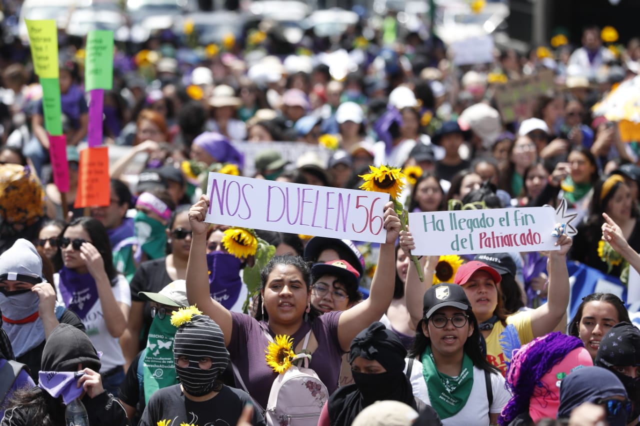 Las participantes de la marcha recordaron la tragedia del Hogar Seguro Virgen de la Asunción. (Foto Prensa Libre: Esbin García)