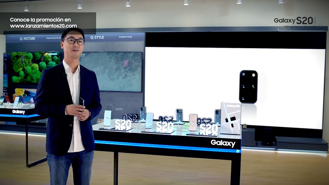 Jun Suk Hwang, gerente de móviles de Samsung, mostró las cualidades del Samsung Galaxy S20. Foto Prensa Libre: Cortesía