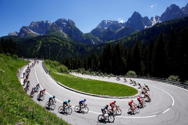 La Unión Ciclista Internacional está creando en conjunto con los equipos, corredores y organizadores un nuevo calendario de competencias. Foto Prensa Libre. AFP