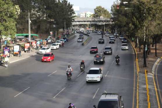 Lugares con alta afluencia vehicular se veían menos transitados, por ejemplo el Trébol. Foto Prensa Libre: Érick Ávila