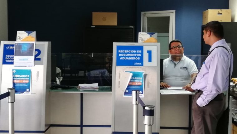 En el proyecto de presupuesto 2021 se plantea una recaudación por Q61 mil 426 millones y mostrará una mejora ante los Q57 mil millones que será para 2020. (Foto Prensa Libre: Urías Gamarro)