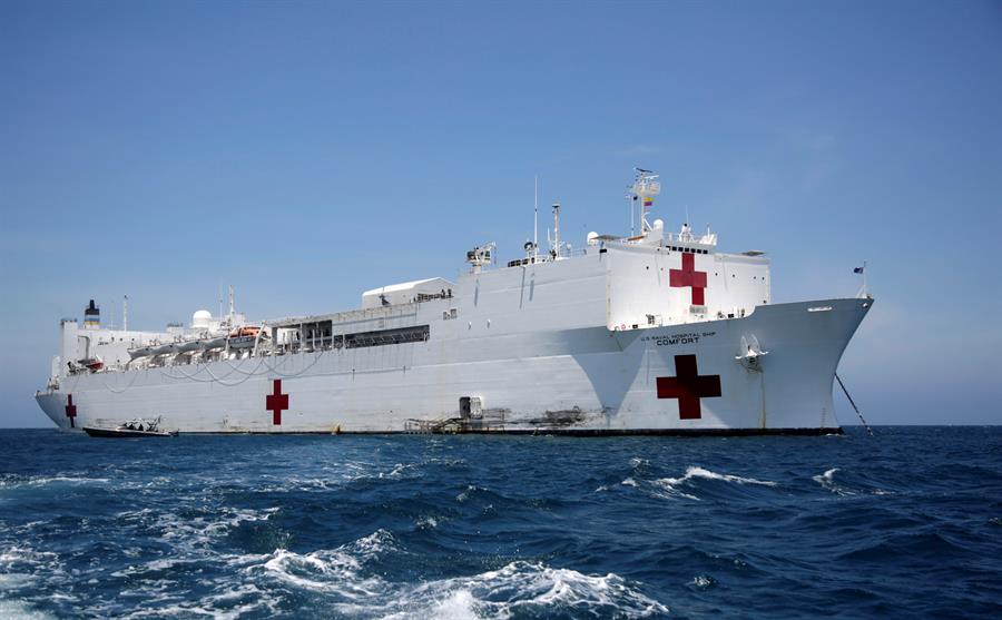 El barco, el USNS Comfort, cuenta con mil habitaciones. (Foto Prensa Libre: EFE)