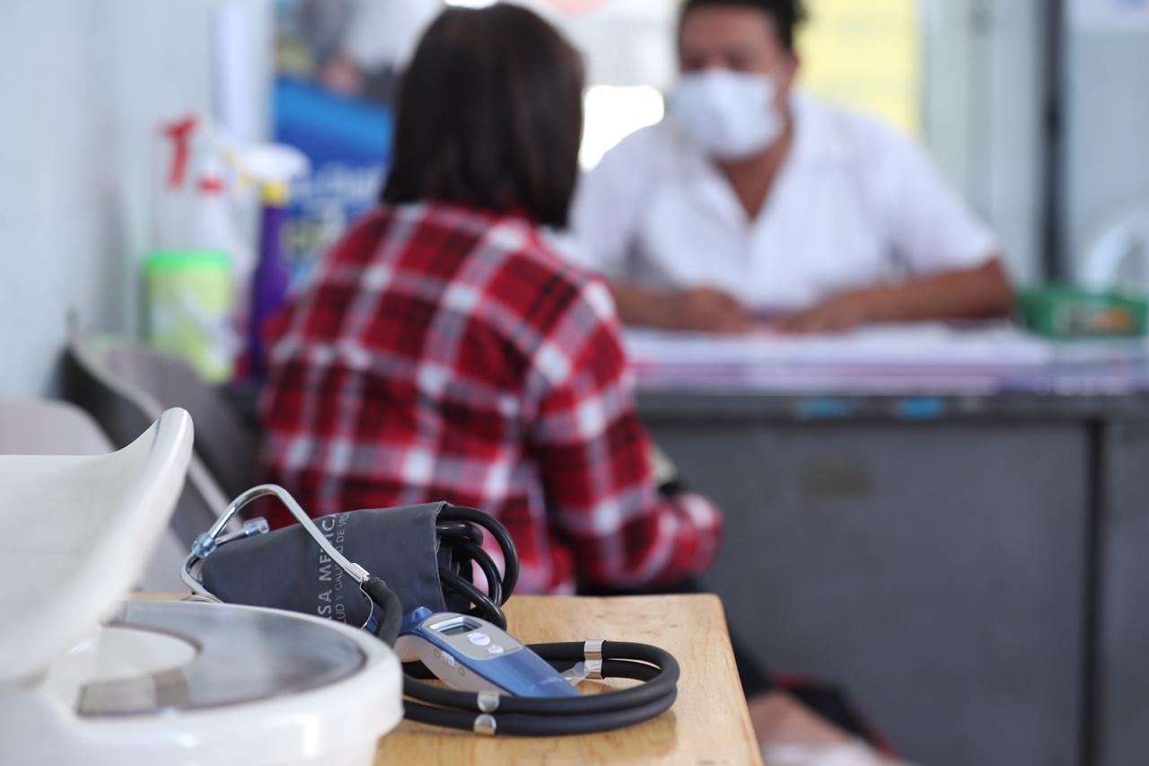 Los centros de salud son la primera línea para saber si una persona fue contagiada con covid-19.(Foto Prensa Libre: Miriam Figueroa)