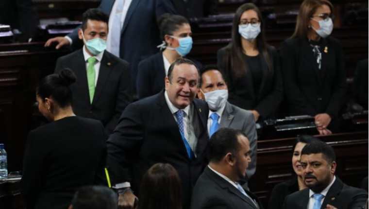 El presidente Alejandro Giammattei llegó al Congreso a presentar su plan económico. (Foto Prensa Libre: Érick Ávila)