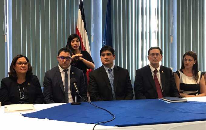 Autoridades de salud de Costa Rica informan en conferencia de prensa el primer caso confirmado de covid-19. 