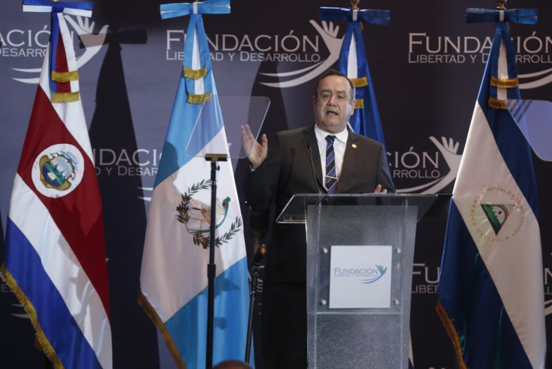 El presidente Alejandro Giammattei durante la reunión de empresarios. (Foto Prensa Libre: Esbin)