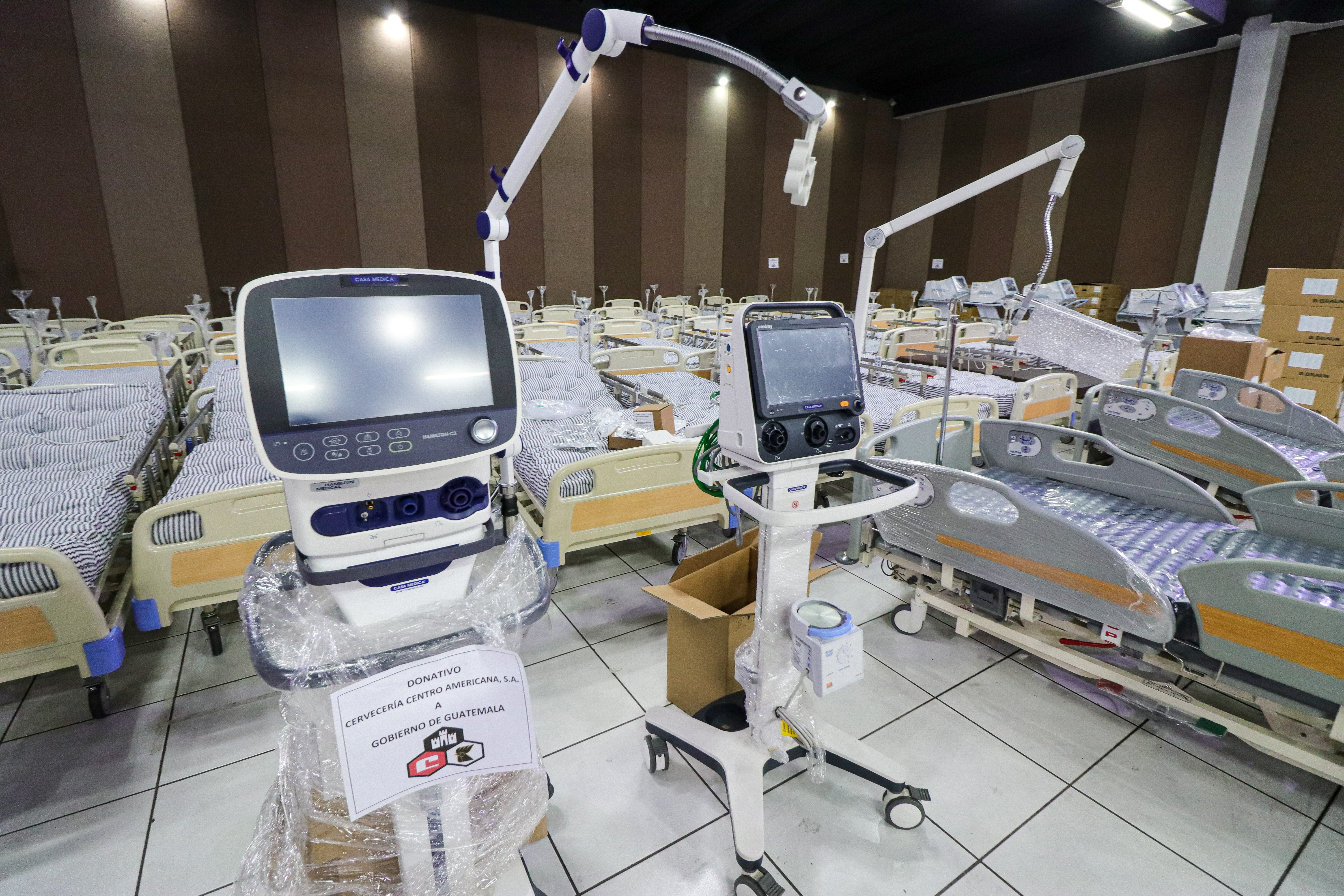 Parte del equipo donado por Cervecería Centroamericana al hospital de campaña que funciona en el Parque de la Industria. (Foto Prensa Libre: cortesía)