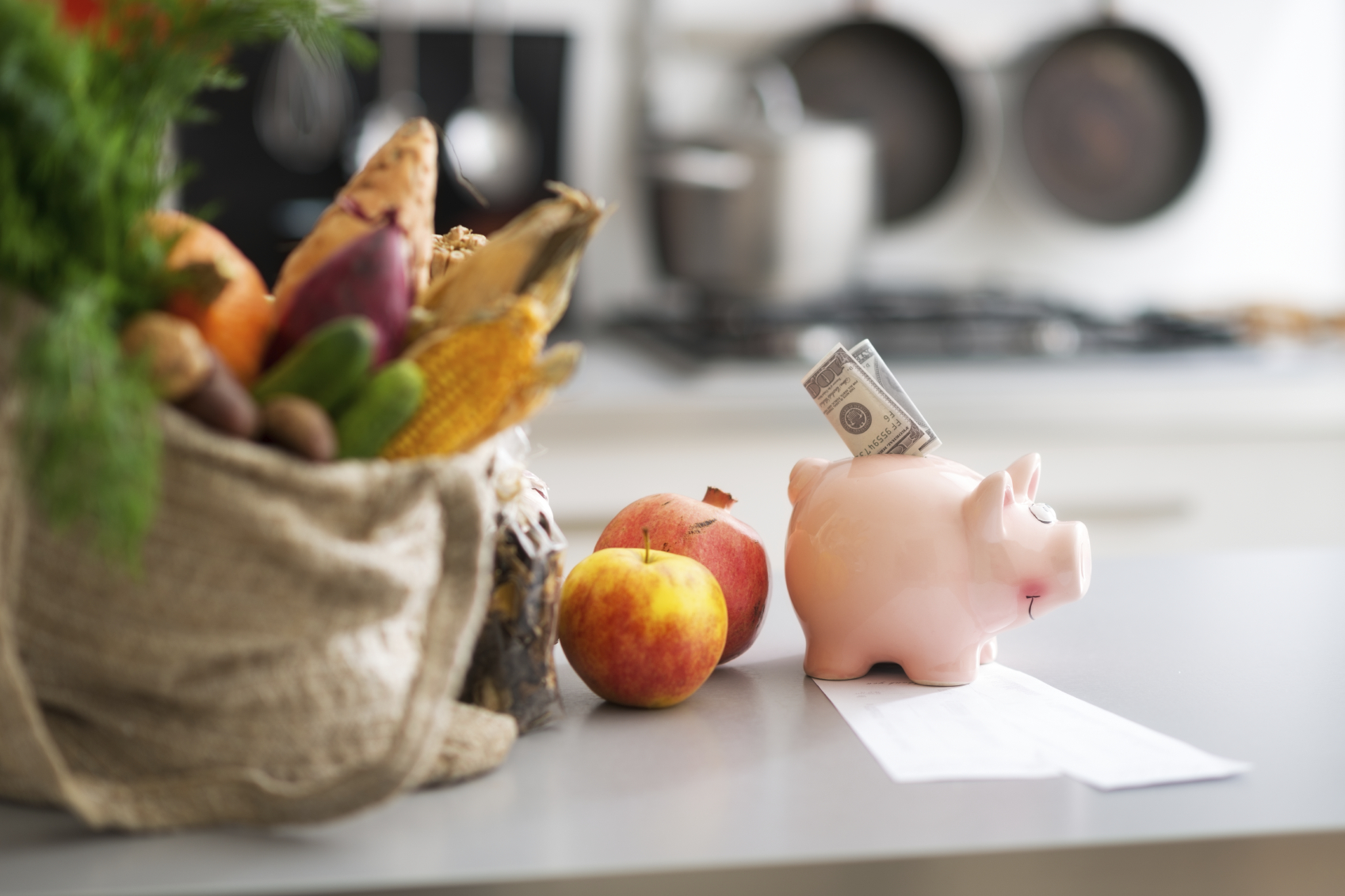 Familias deben establecer un nuevo presupuesto para superar la emergencia del coronavirus. (Foto Prensa Libre: Shutterstock)