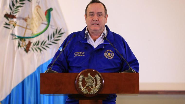 El presidente Alejandro Giammattei publicó nuevas disposiciones para prevenir la expansión de covid-19 en Guatemala. (Foto Prensa Libre: Hemeroteca)