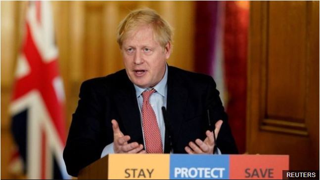 Boris Johnson presenta síntomas leves y se encuentra en aislamiento. 