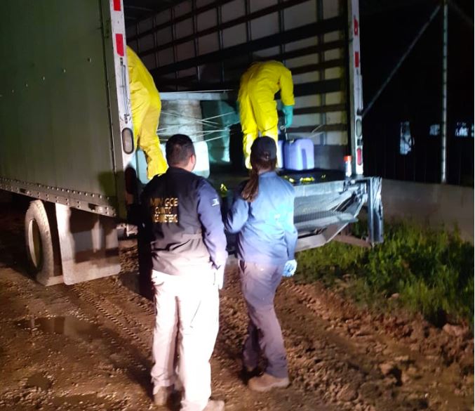Los químicos eran trasladados en un camión. (Foto Prensa Libre: MP)