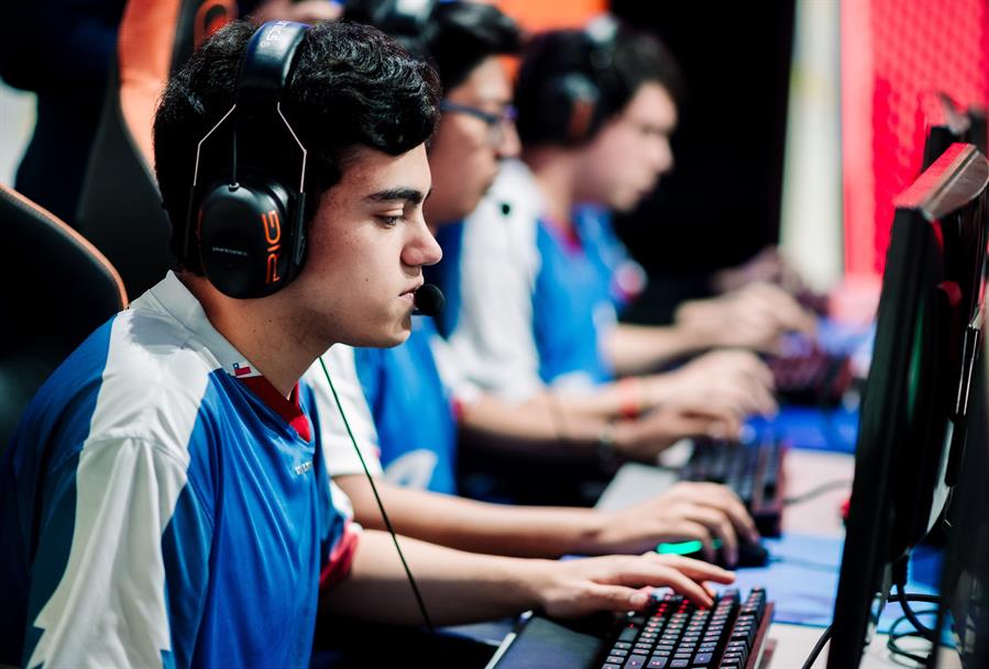 Reclasificación de juegos pone en riesgo a la industria de los eSports en México. (Foto Prensa Libre: EFE)