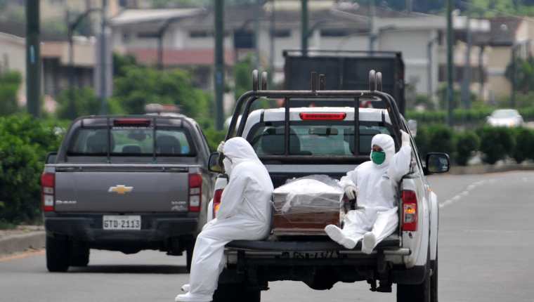 En América Latina y el Caribe ronda los 54 mil casos y más de 2 mil muertes. Ecuador es el segundo país latinoamericano más afectado con más de 7 casos y 297 decesos. 
(Foto Prensa Libre: AFP)