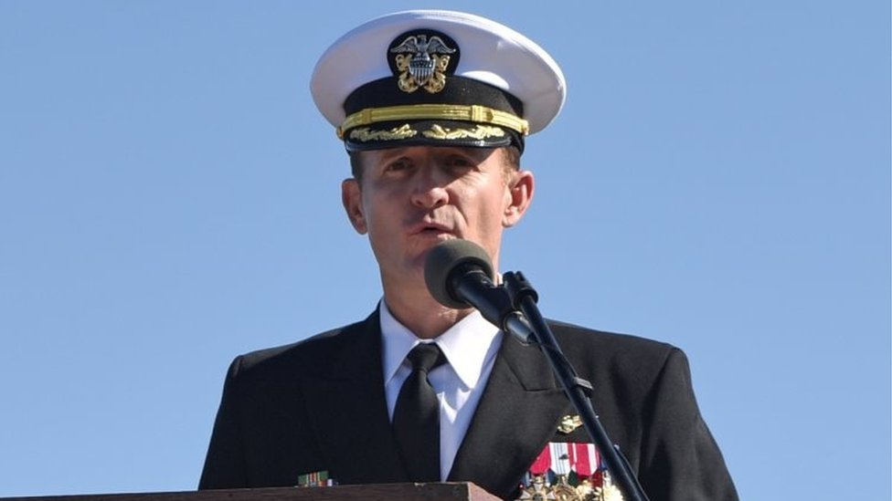 Brett Crozier era el oficial al mando del USS Theodore Roosvelt, un portaviones de la Marina de EE.UU.