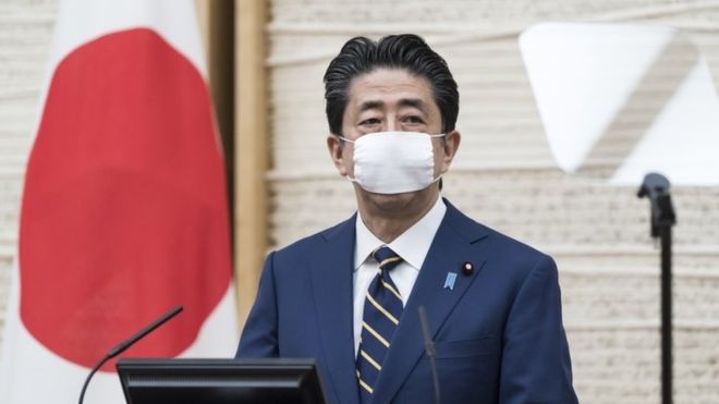 El primer ministro, Shinzo Abe, declaró el estado de emergencia basándose en una ley reformada en marzo que lo habilita para hacerlo. GETTY IMAGES