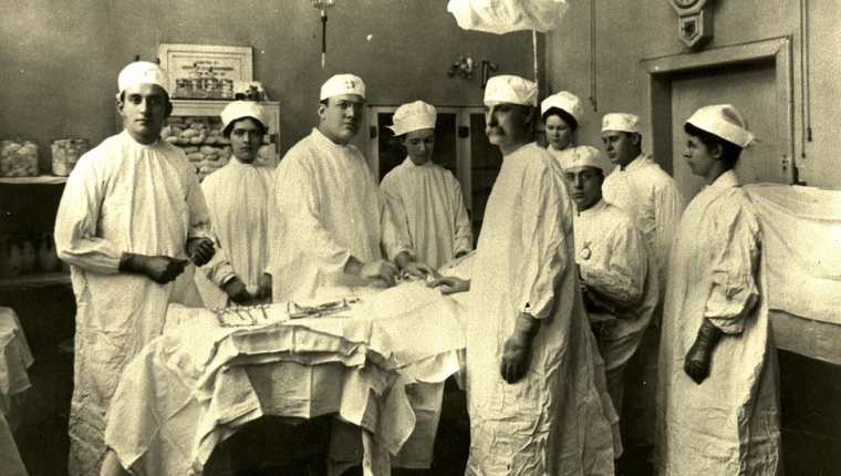 El Bellevue se hizo célebre por albergar a los mejores cirujanos del país. Hasta la década de 1840, operaban sin anestesia.