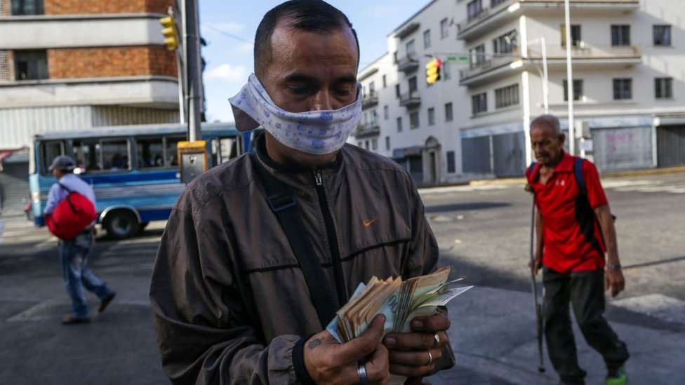 Se espera que la economía latinoamericana retroceda 4,6%. El Banco Mundial y el FMI han manifestado su deseo de ayudar a paliar los efectos de la crisis, pero ¿cuánto dinero podrán aportar?