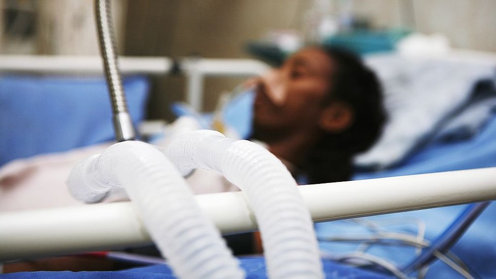 En la crisis sanitaria creada por el coronavirus los respiradores han sido decisivos para salvar vidas. (Foto Prensa Libre: Getty Images)